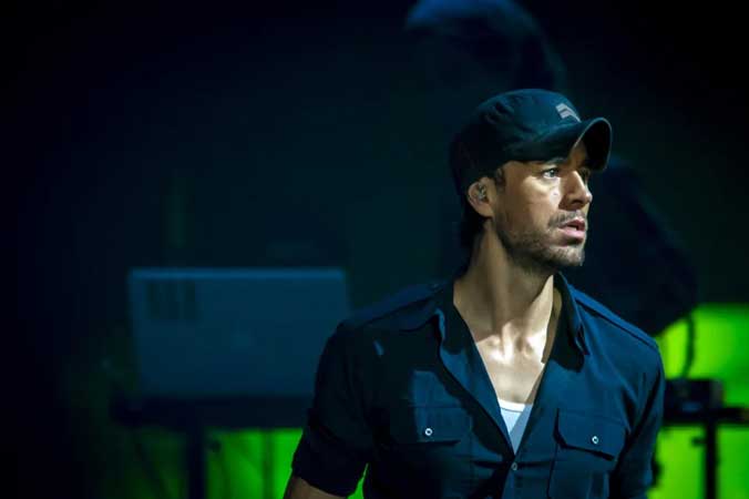 Enrique Iglesias Pictured Alongside Twins He Shares With Anna