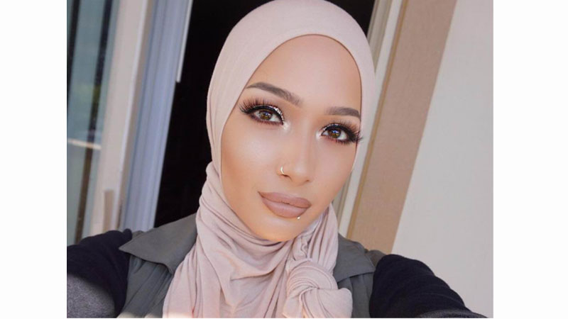  Muslim  model  claims getting dropped from beauty campaign for wearing hijab Daily Times