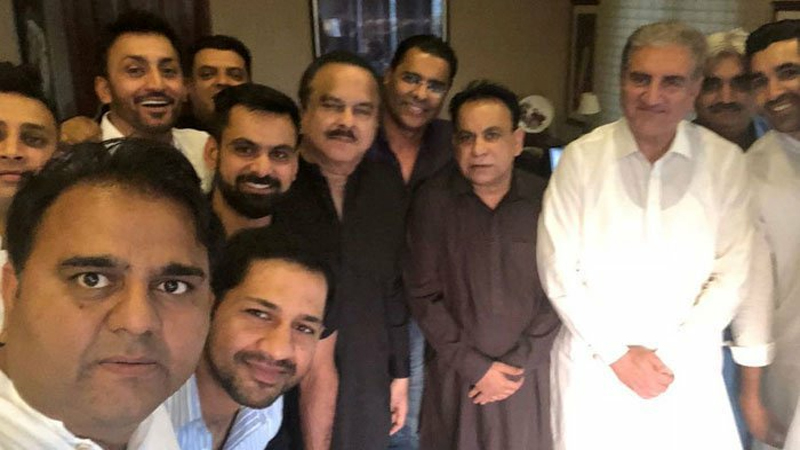 Pakistan Cricketers Visit Bani Gala To Meet Imran Khan Daily Times