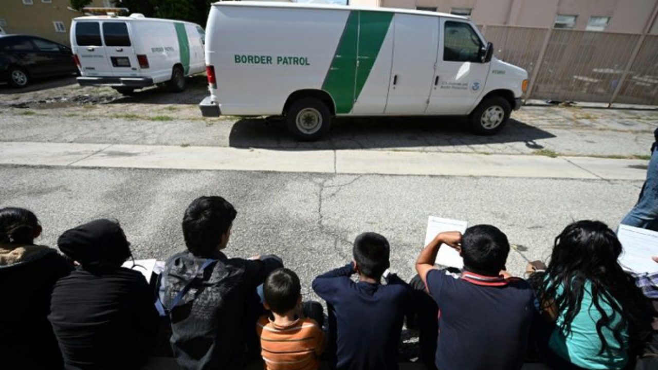 Migrants Dropped At Us Bus Stations As Border Patrol Shelters Overflow Daily Times - roblox border patrol shirt