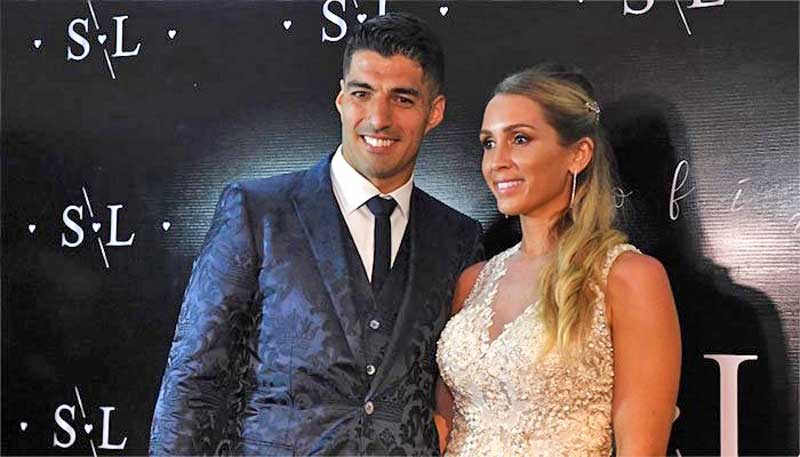 Barcelona’s Suarez renews wedding vows, with Messi on guest list