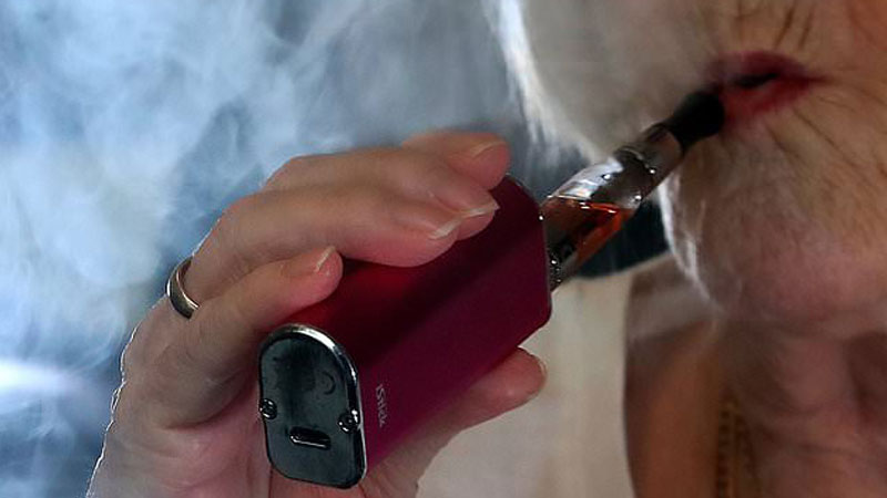 ‘Little difference’ between vaping and smoking on lung bacteria - study