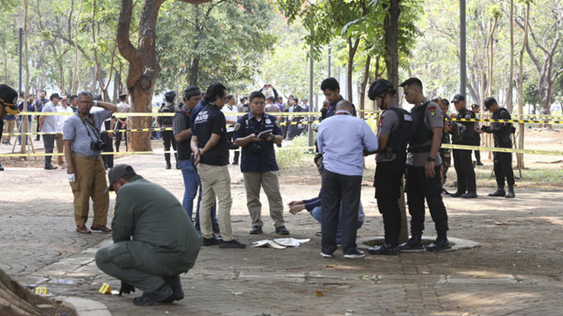 Smoke grenade explodes in Indonesia park, injures 2 soldiers