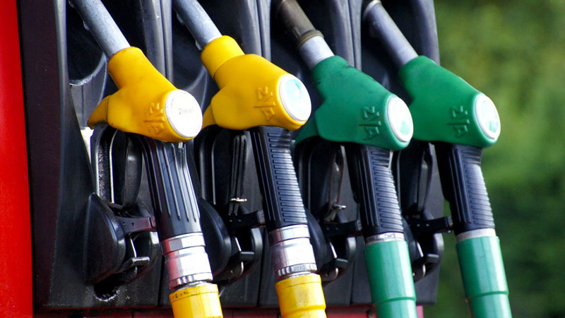 Ogra proposes Rs 7 per litre cut in petrol price