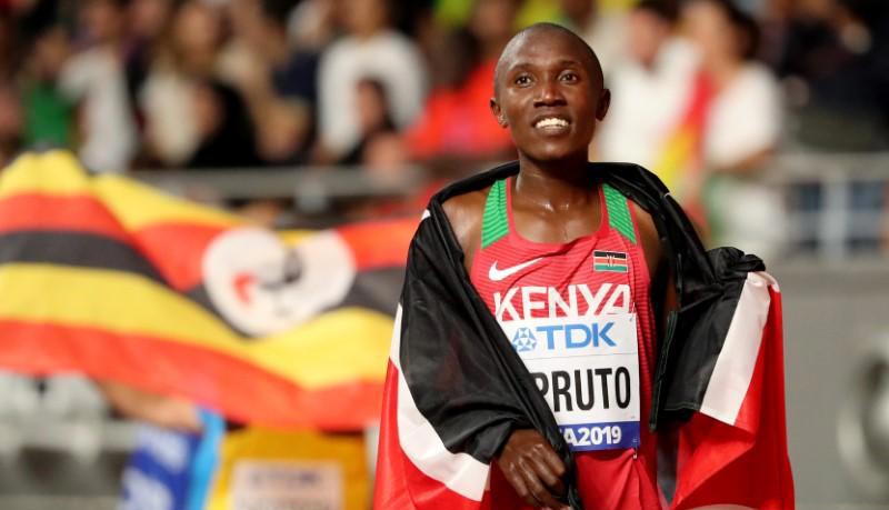 Kenya’s Rhonex Kipruto sets 10km road world record in Valencia