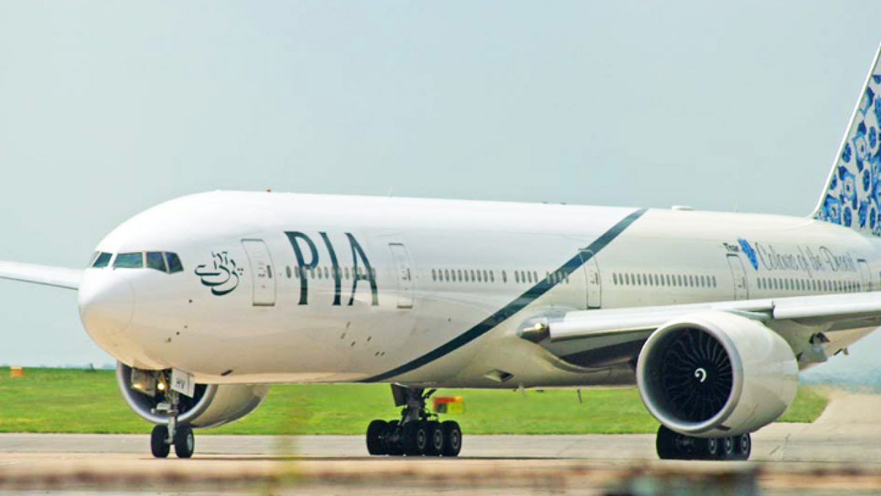PIA plane escapes accident at Sukkur airport | Daily times