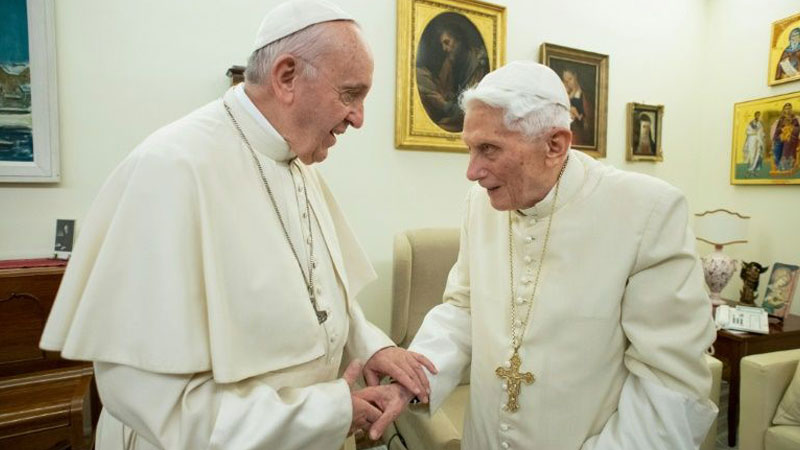 Ex-pope's shadow Vatican  role in the spotlight | Daily Times 