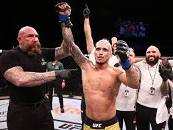 Oliveira wins in eerie silence as UFC Brasilia defies coronavirus fears