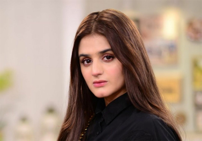 Hira Mani treats her fans with melodious track