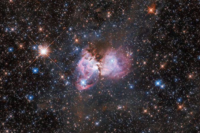 Hubble probes the birthplace of colossal stars in nearby galaxy