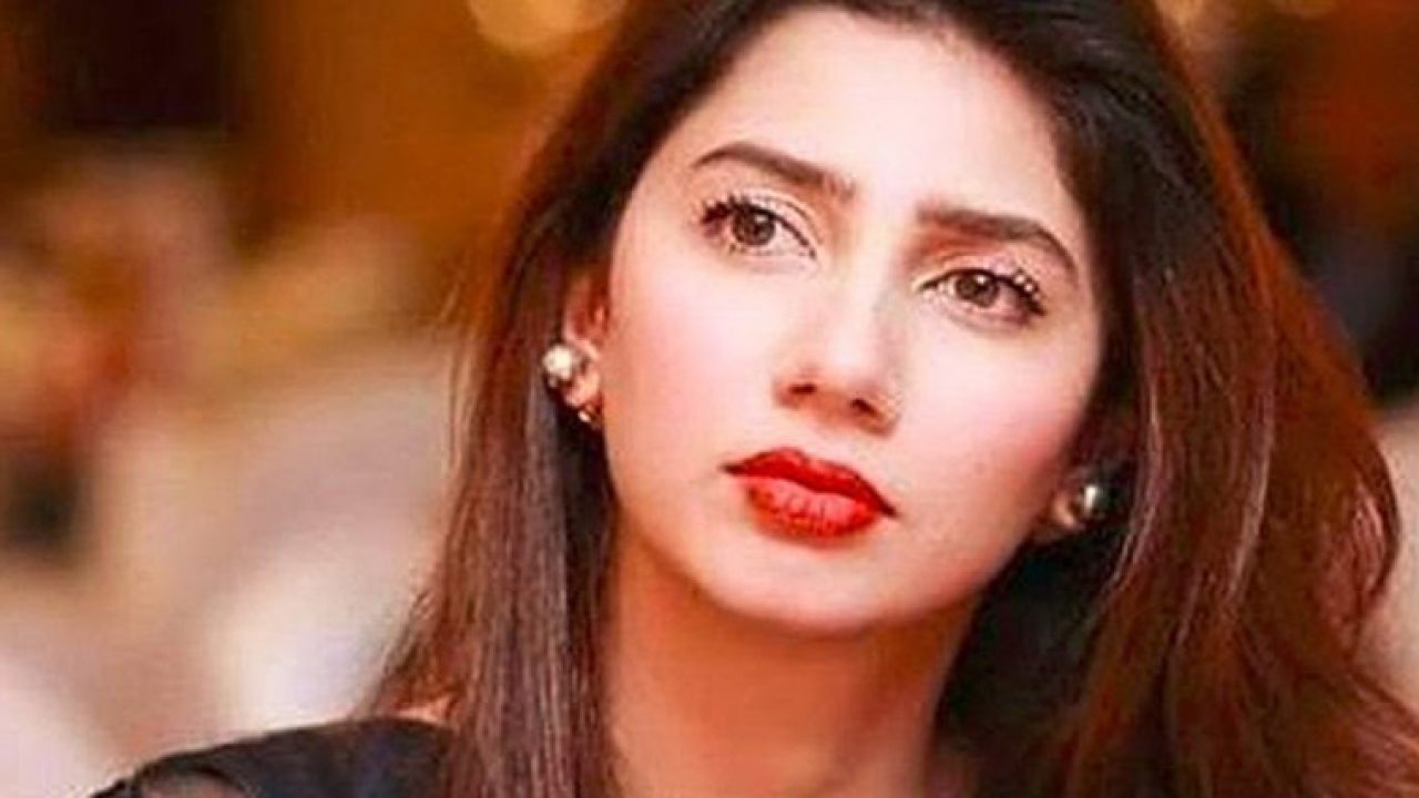 Mahira pens heartfelt note for her father | Daily times