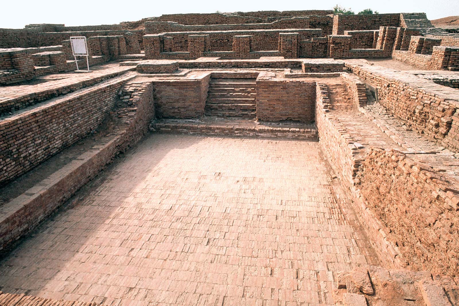 essay on historical place in pakistan mohenjo daro