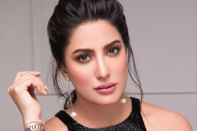 I am single but not ready to mingle: Mehwish - Daily Times