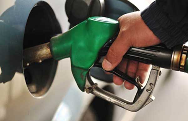 Petrol price sharply increases in int’l market, Pakistan maintains at lowest level: PD