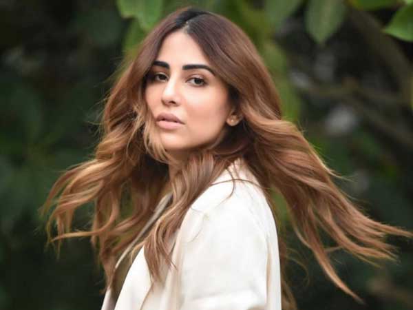 Ushna Shah contracts COVID-19 even after obtaining two doses of vaccine ...