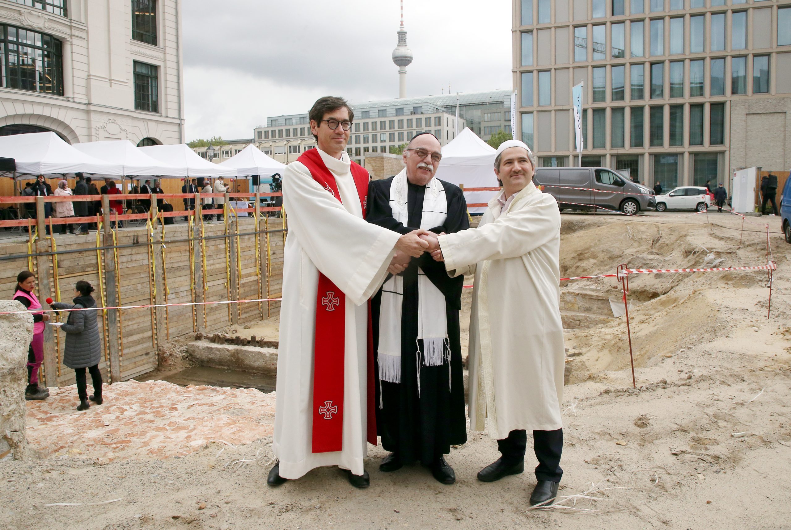 Under One Roof By Gregor House of One' in Berlin to bring Jews, Christians, Muslims under one roof -  Daily Times