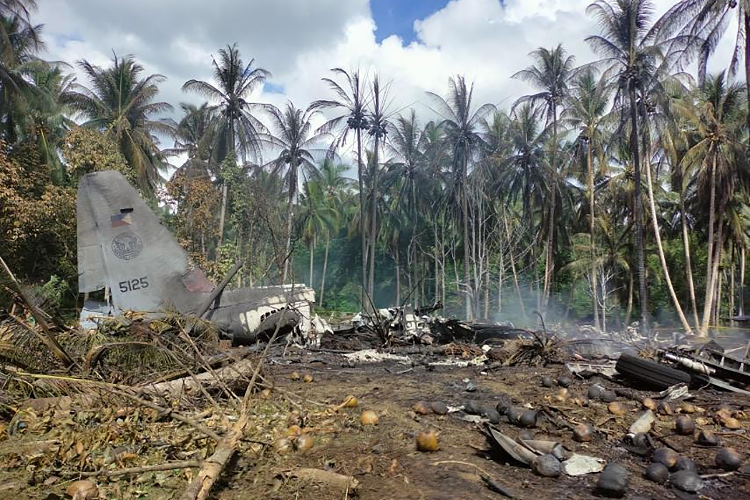 Авиакатастрофа 4. Катастрофа c-130 филиппинских ВВС. Самолет 130 25 погибших. Авиакатастрофа на Филиппинах 5 июля 2021 года. Катастрофа 1987 Филиппины.
