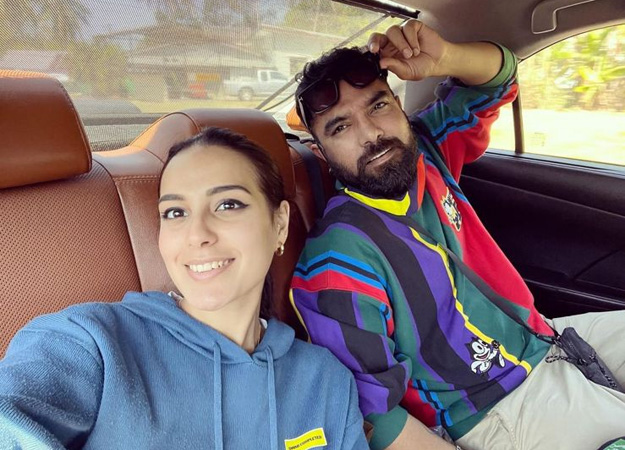 Iqra Aziz and Yasir Hussain stop mid-sea for a photo - Daily Times