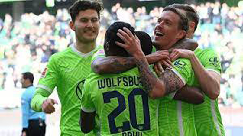 Kruse hits first-half hat-trick as Wolfsburg maul Mainz
