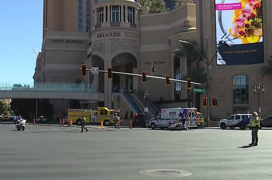 Man detained after Las Vegas stabbing leaves 2 dead, 6 wounded