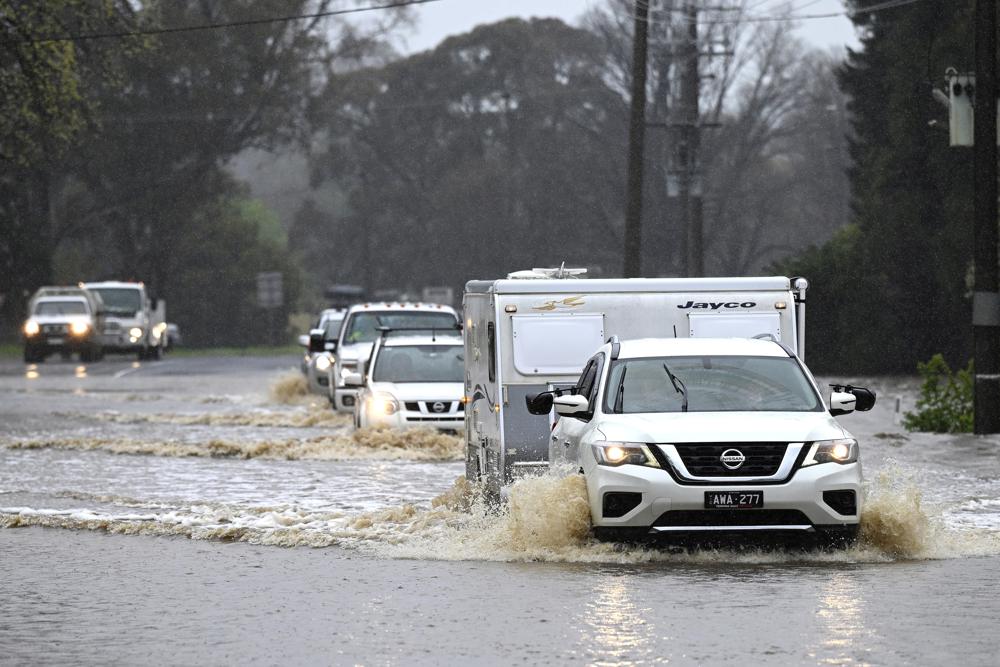 Flood warnings as southeast Australia lashed by heavy rain