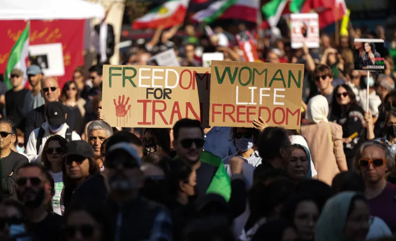 Iran protests: Gunfire at anti-hijab protestors in latest crackdown