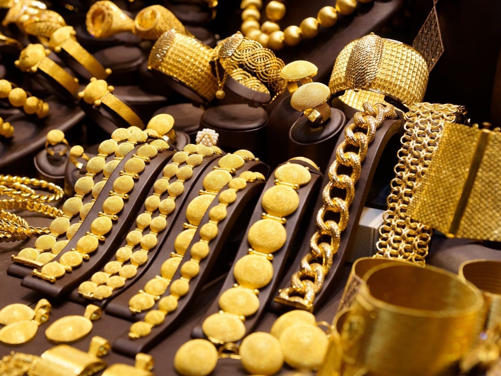 Gold price rises in Pakistan on festive demand