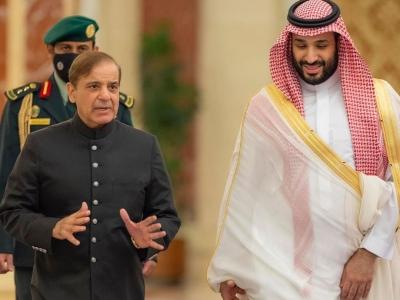 Saudi crown prince, PM Shehbaz touch base in Riyad