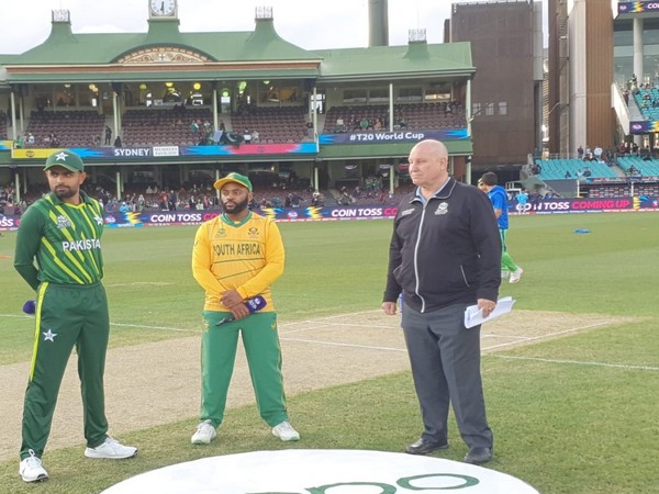 Pakistan opt to bat first after winning toss against South Africa