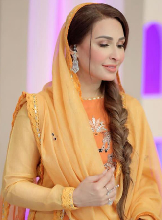 Reema Khan Pakistani Porn Movies - Reema Khan radiates beauty in an ethnic peach outfit - Daily Times