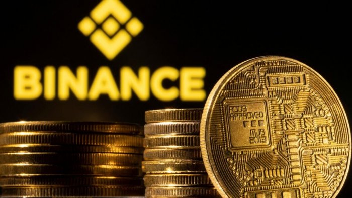 Binance pauses bitcoin withdrawals citing large volumes