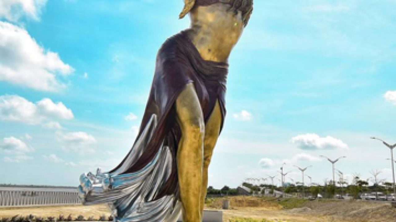 Shakira Honored With a Statue in Her Hometown in Colombia - The