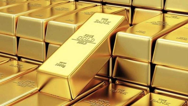 Gold soars by Rs 950 per tola