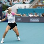 Victoria Azarenka wins in three sets to reach Miami semifinals