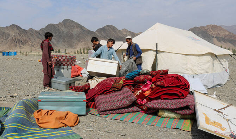 Afghan-Pakistan border fighting displaces more than 100,000 people, UN says