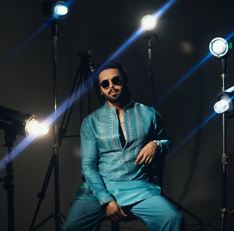 Fahad Mustafa's outfit choice does not sit well with fans