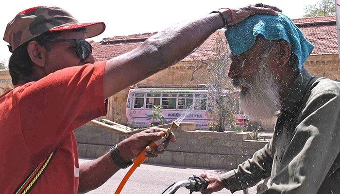 Karachi Residents Struggle as Power Outages Continue in Extreme Heat