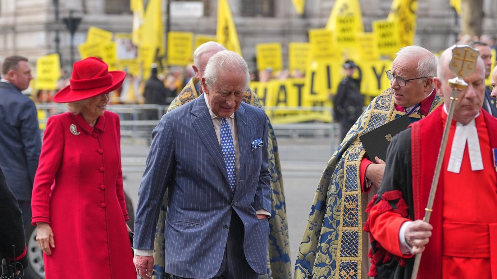 Protesters disrupt royal event amid anti-monarchy rally