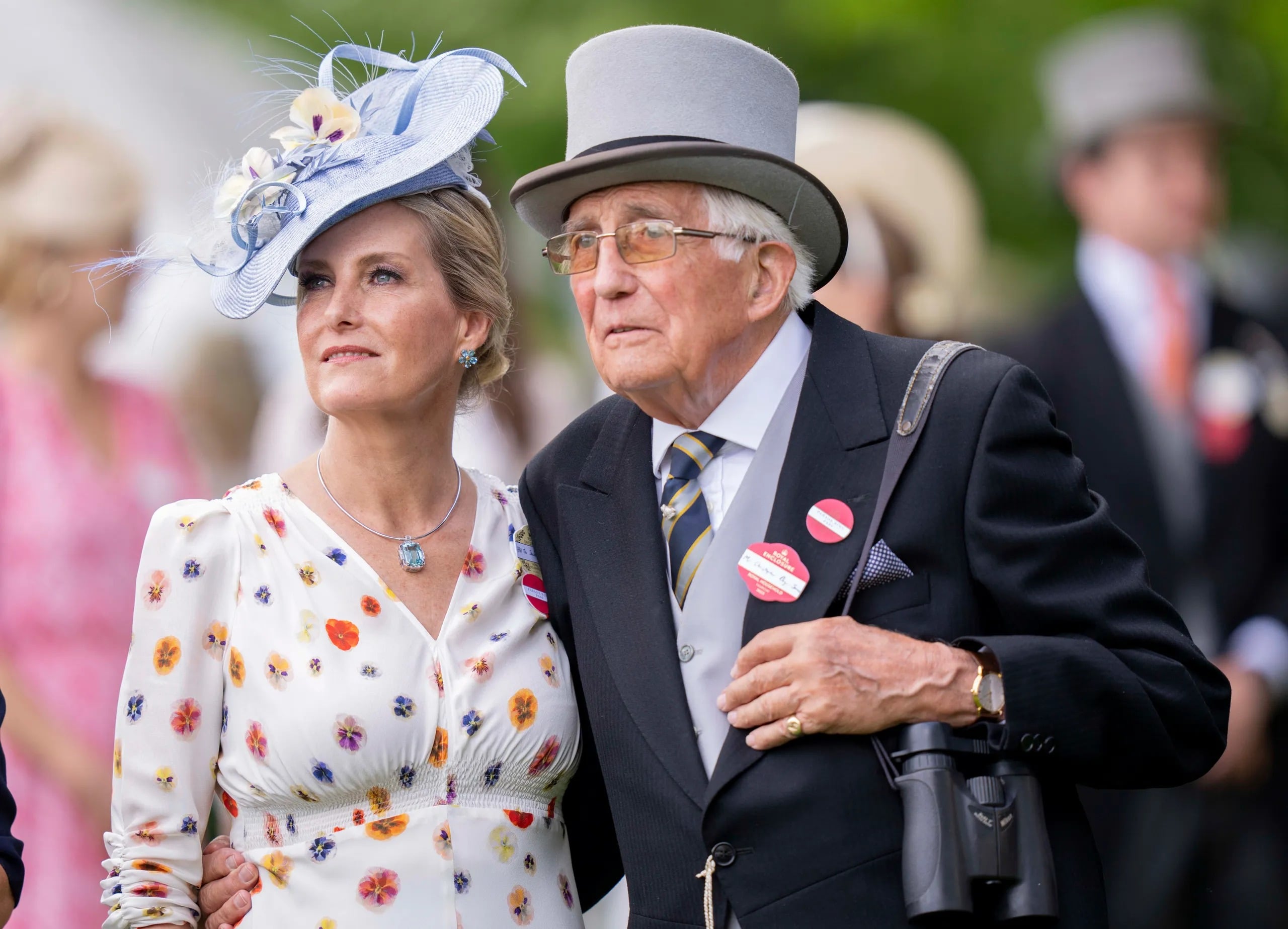 King Charles meets Sophie and family in Ascot celebration moment