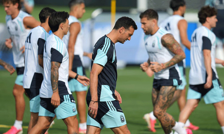 Argentina’s Scaloni faces striker dilemma after opening win