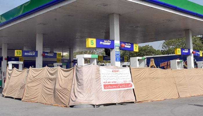 Pakistan petrol pumps announce nationwide shutdown