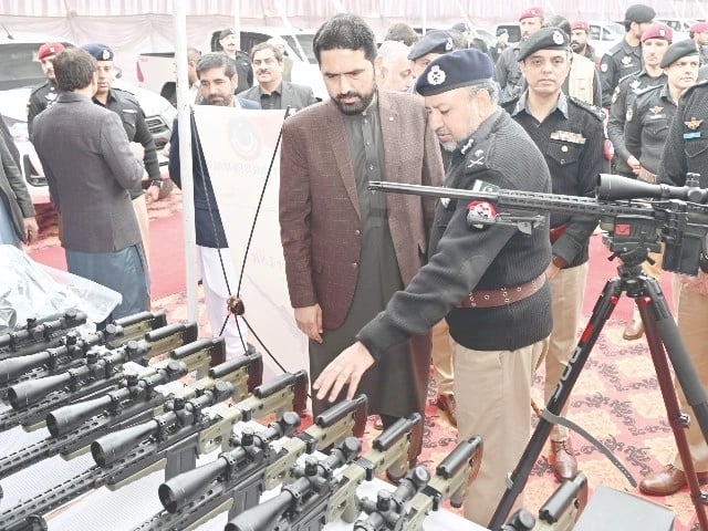 Wounded KP cop seeks modern weapons for frontline fight